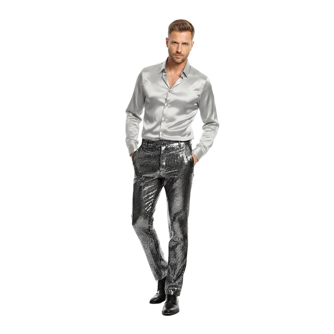 Op deze afbeelding zie je een Kostuums, van het merk Wilbers. Broek Metallic Zilveren Disco Man
