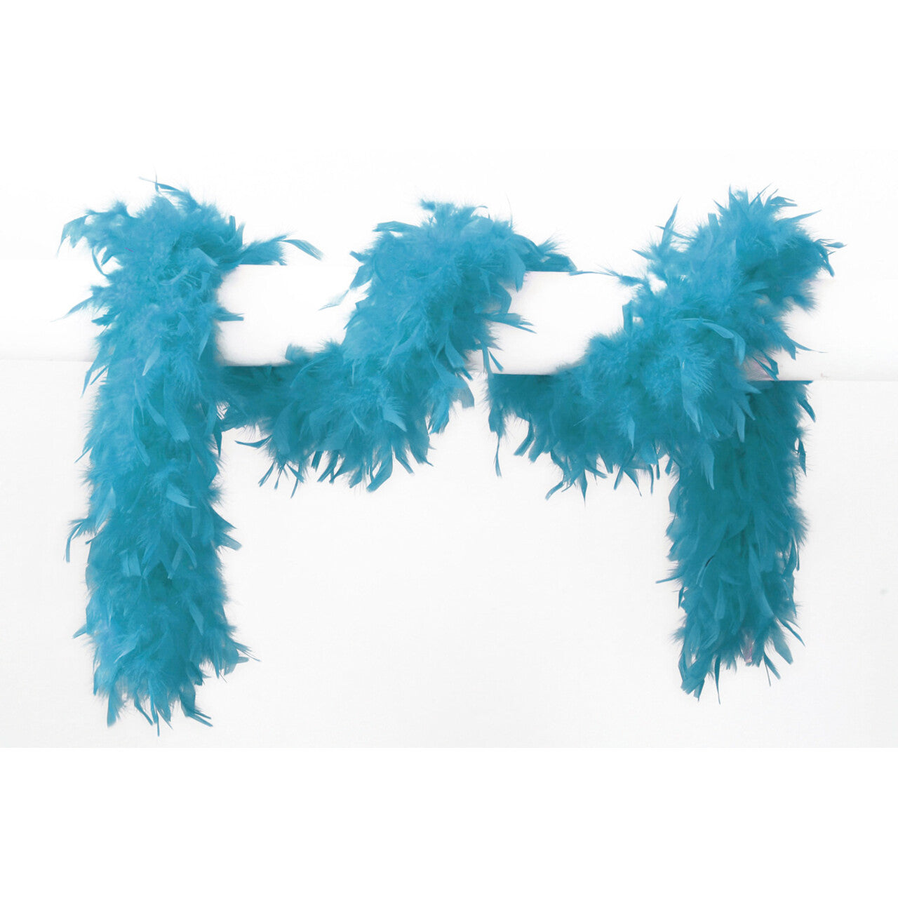 Op deze afbeelding zie je een Accessoires, van het merk Wilbers. Lange Boa Met Veren Turquoise 180 Centimeter