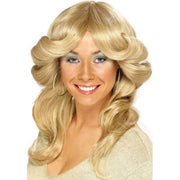 Op deze afbeelding zie je een Accessoires, van het merk Smiffy's. Flick Blonde Pruik