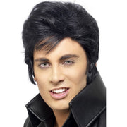 Op deze afbeelding zie je een Accessoires, van het merk Smiffy's. Elvis Pruik Zwart Man