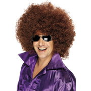 Op deze afbeelding zie je een Accessoires, van het merk Smiffy's. Grote Afro Pruik Bruin