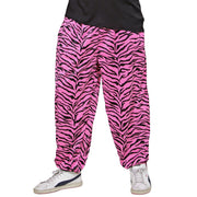 Op deze afbeelding zie je een Kostuums, van het merk Widmann. Baggy Broek 80s Zebra Roze Man