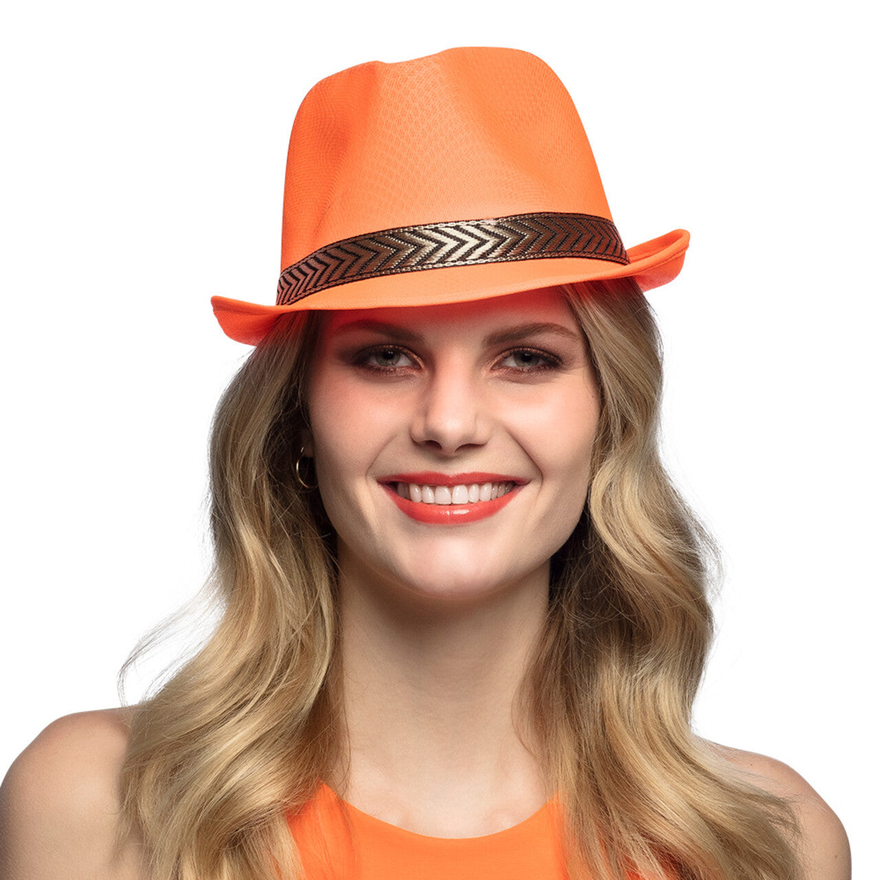 Op deze afbeelding zie je een Accessoires, van het merk Boland. Hoed Funky Fedora Oranje