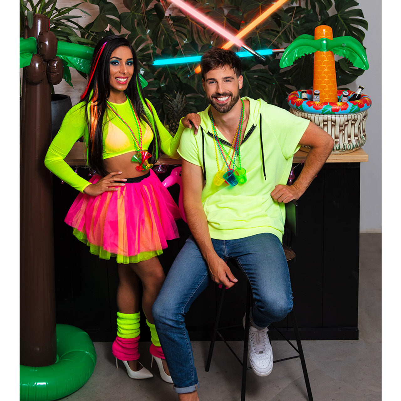 Op deze afbeelding zie je een Kostuums, van het merk Boland. Neon Gele Tutu Extra Fout Vrouw