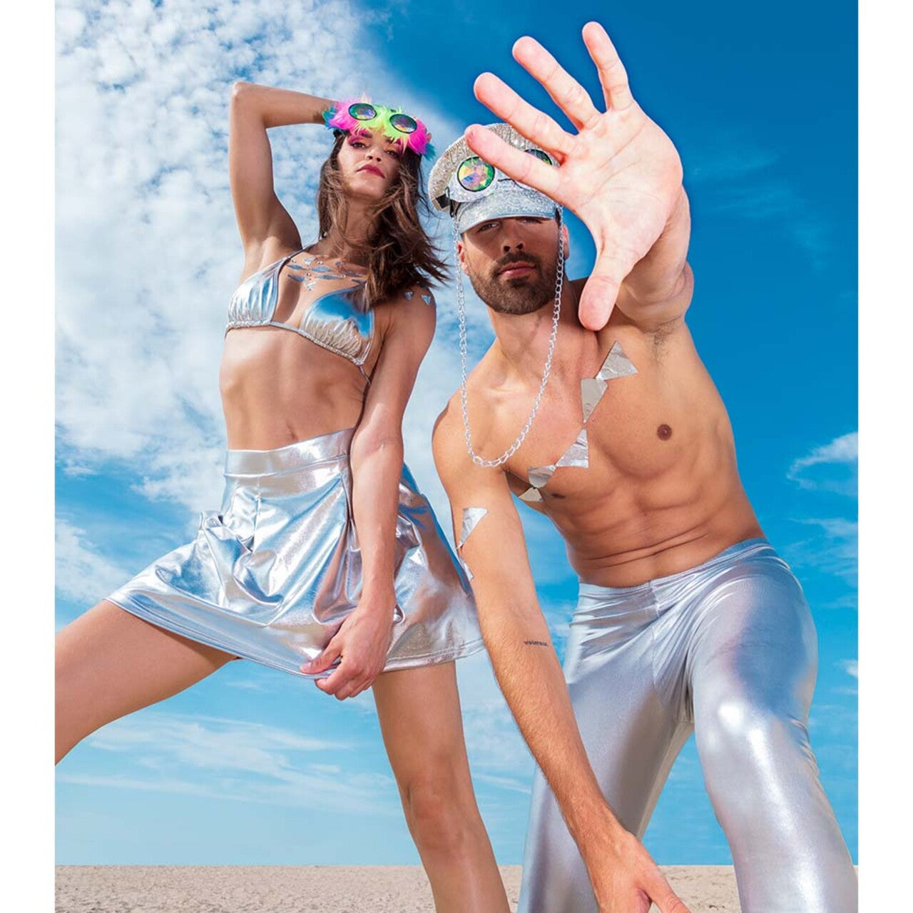 Op deze afbeelding zie je een Kostuums, van het merk Boland. Mini Rok Metallic Zilver Vrouw