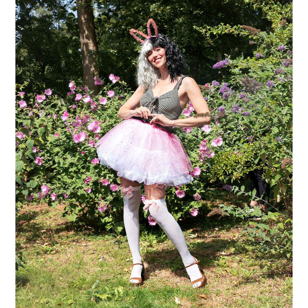 Op deze afbeelding zie je een Kostuums, van het merk Boland. Petticoat De Luxe Wit Vrouw