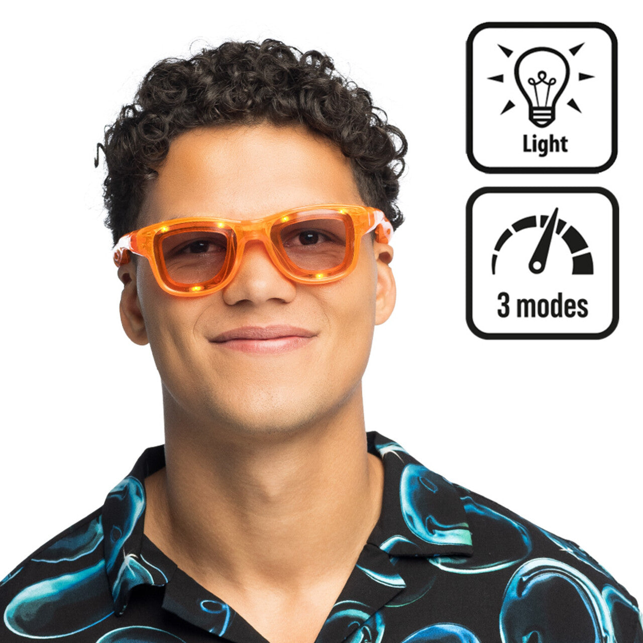 Op deze afbeelding zie je een Accessoires, van het merk Boland. Oranje Partybril Met Licht