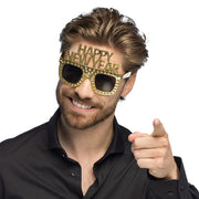 Op deze afbeelding zie je een Accessoires, van het merk Boland. Bling Bling Bril happy New Year Goud