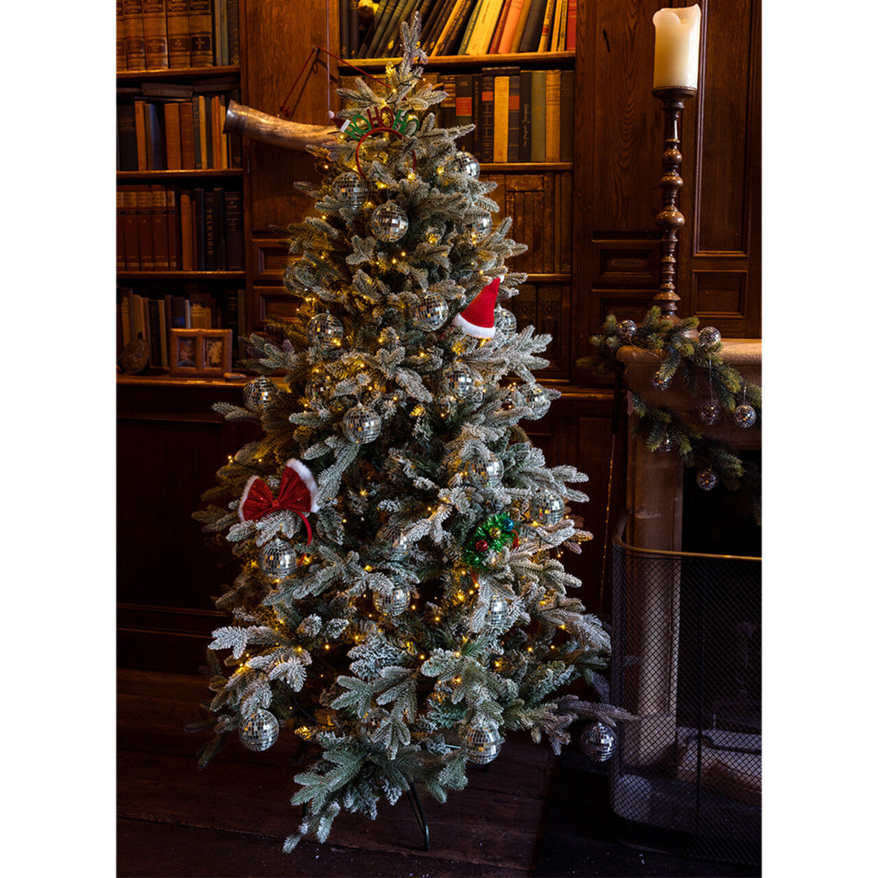 Op deze afbeelding zie je een Decoratie, van het merk Boland. Led Lichtsnoer Kerstbel (140 Cm, Ø 3.5 Cm)
