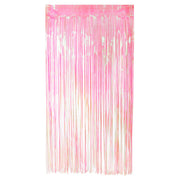 Op deze afbeelding zie je een Decoratie, van het merk Boland. Stralend Roze Foliegordijn