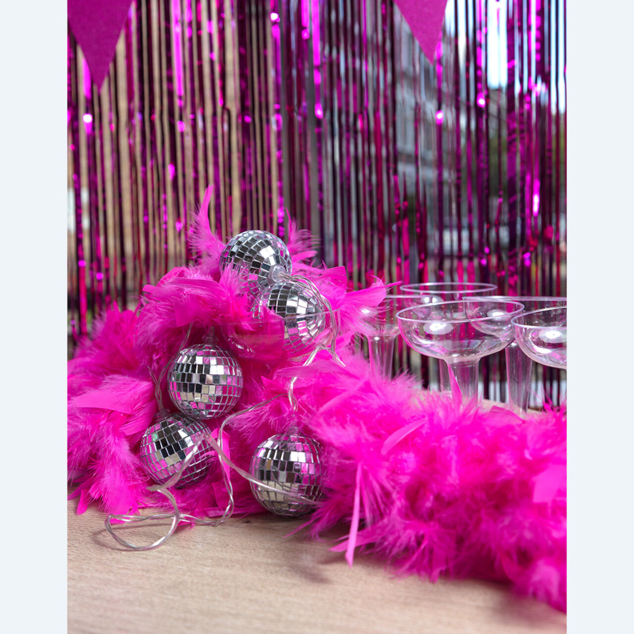 Op deze afbeelding zie je een Decoratie, van het merk Boland. Drankspel Sparkling-Pong