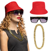 Op deze afbeelding zie je een Accessoires, van het merk Boland. Set 90s Hip Hop (Bucket Hat, Partybril, Ketting)
