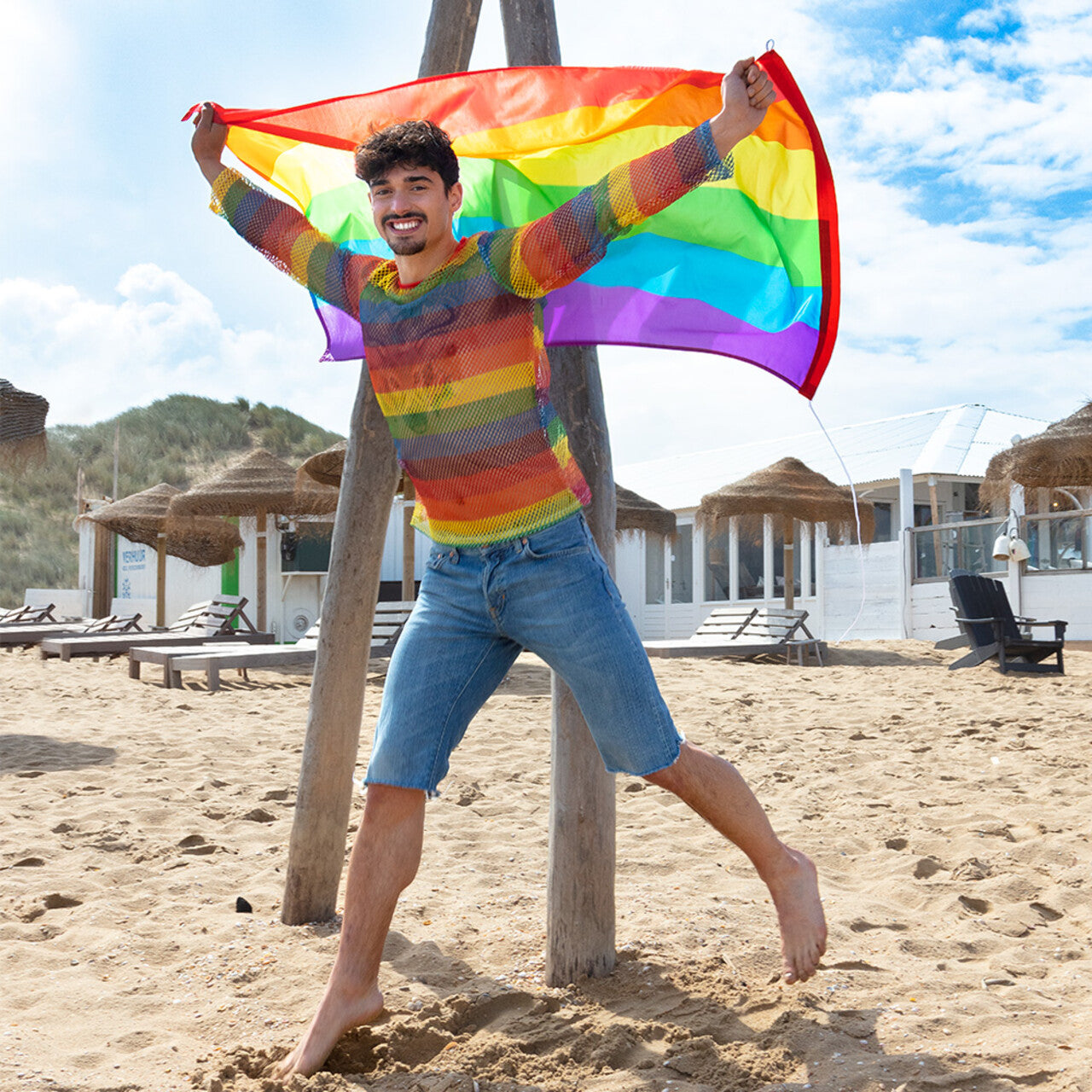 Op deze afbeelding zie je een Decoratie, van het merk Boland. Vlag Regenboog Pride Stripes