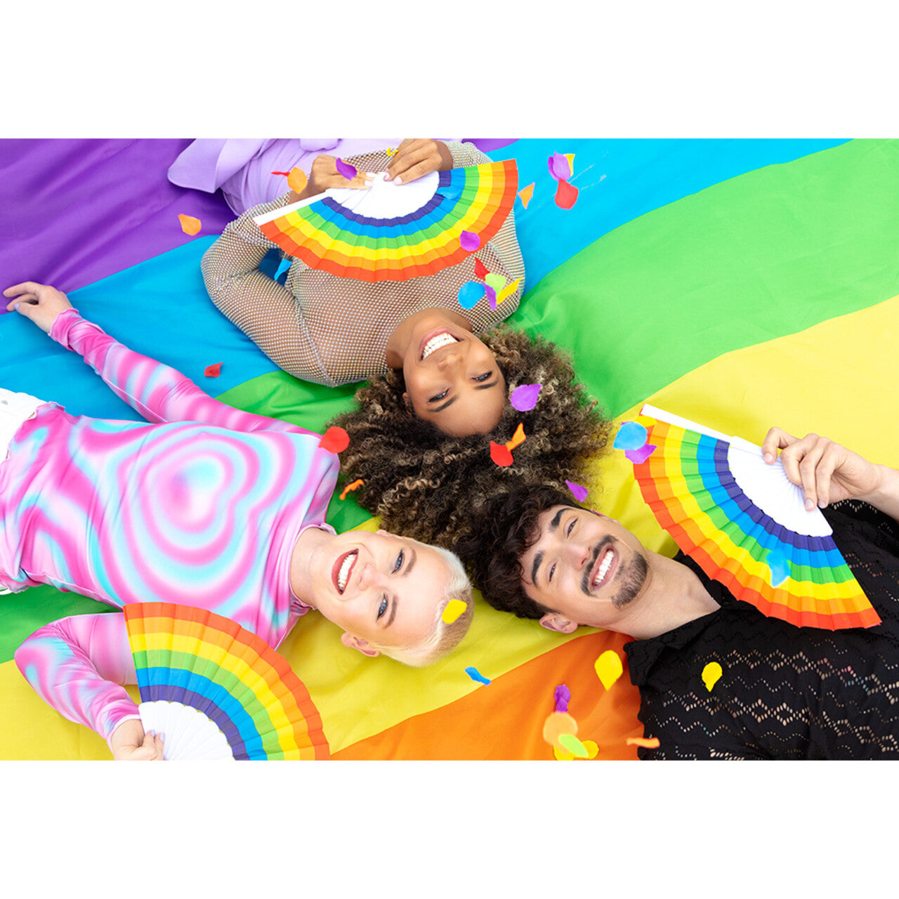 Op deze afbeelding zie je een Decoratie, van het merk Boland. Rainbow Pride Set Van 6 Waaiers