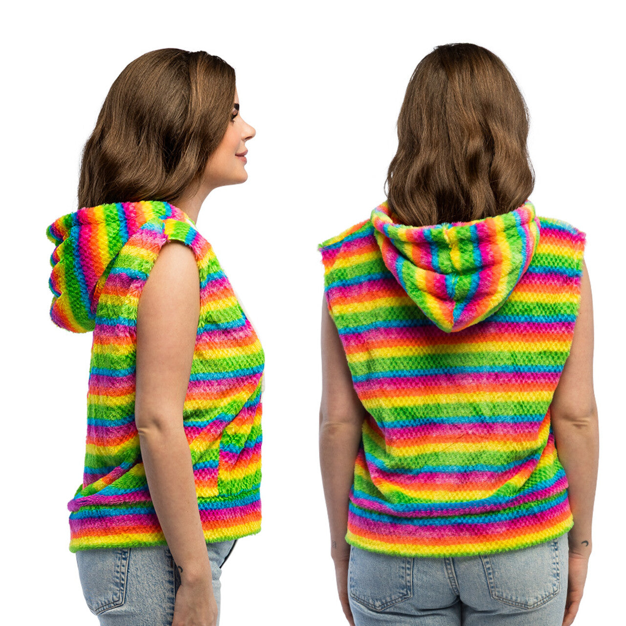 Op deze afbeelding zie je een Kostuums, van het merk Boland. Must Have Bodywarmer Fluffy Regenboog