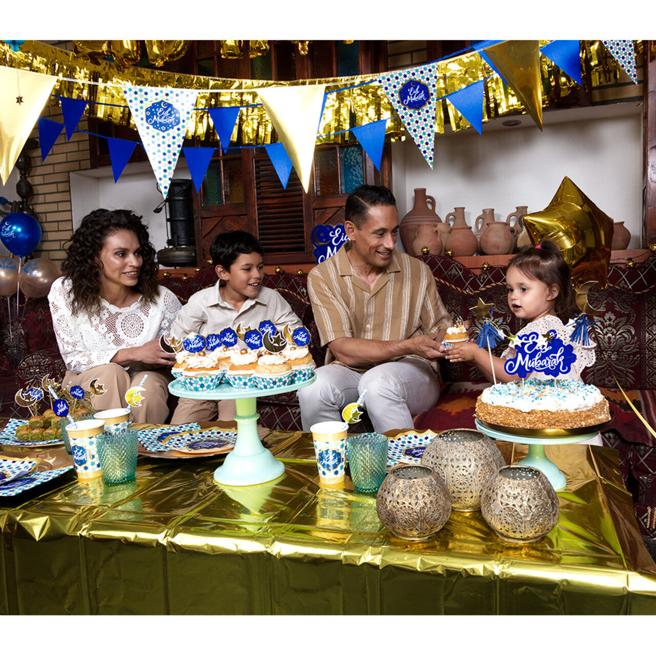 Op deze afbeelding zie je een Decoratie, van het merk Boland. Folieballonslinger Ramadan Eid Mubarak Goud