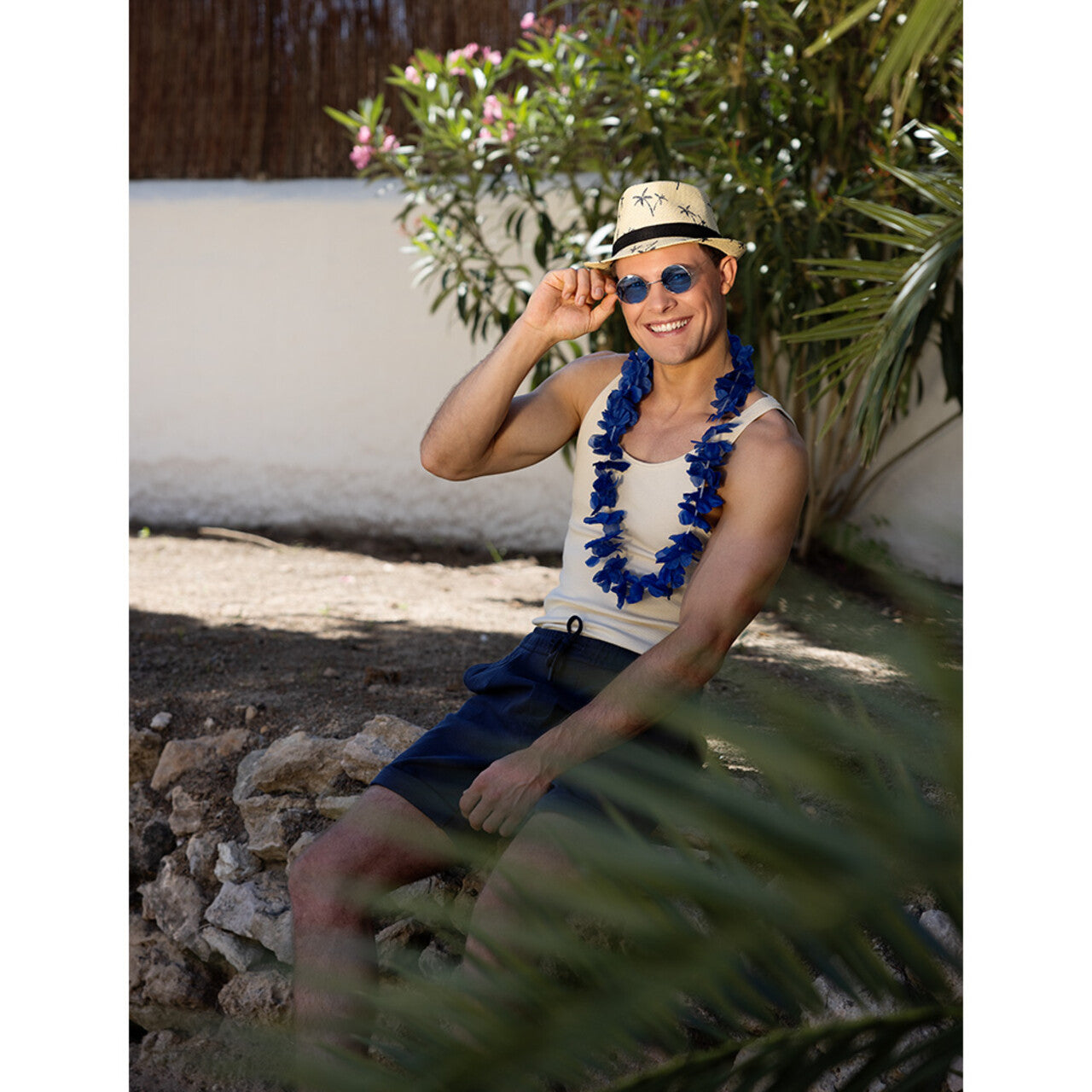 Op deze afbeelding zie je een Accessoires, van het merk Boland. Hawaii Krans Ohana Blauw