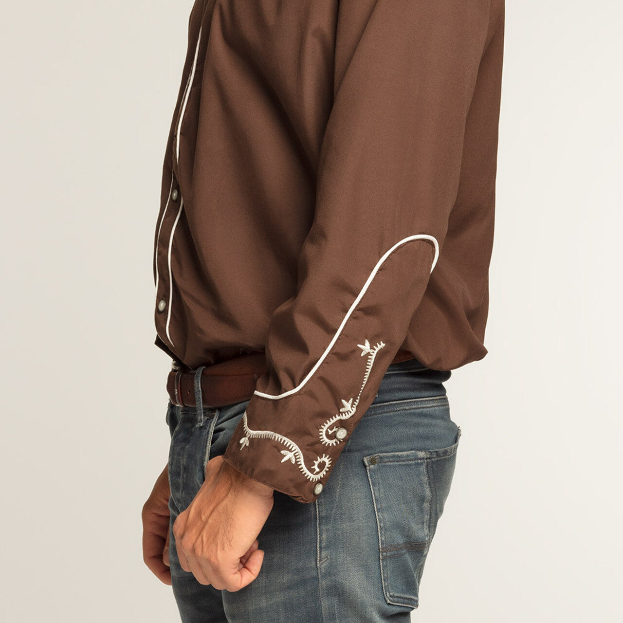 Op deze afbeelding zie je een Kostuums, van het merk Boland. Saloon Saul Overhemd Bruin Man
