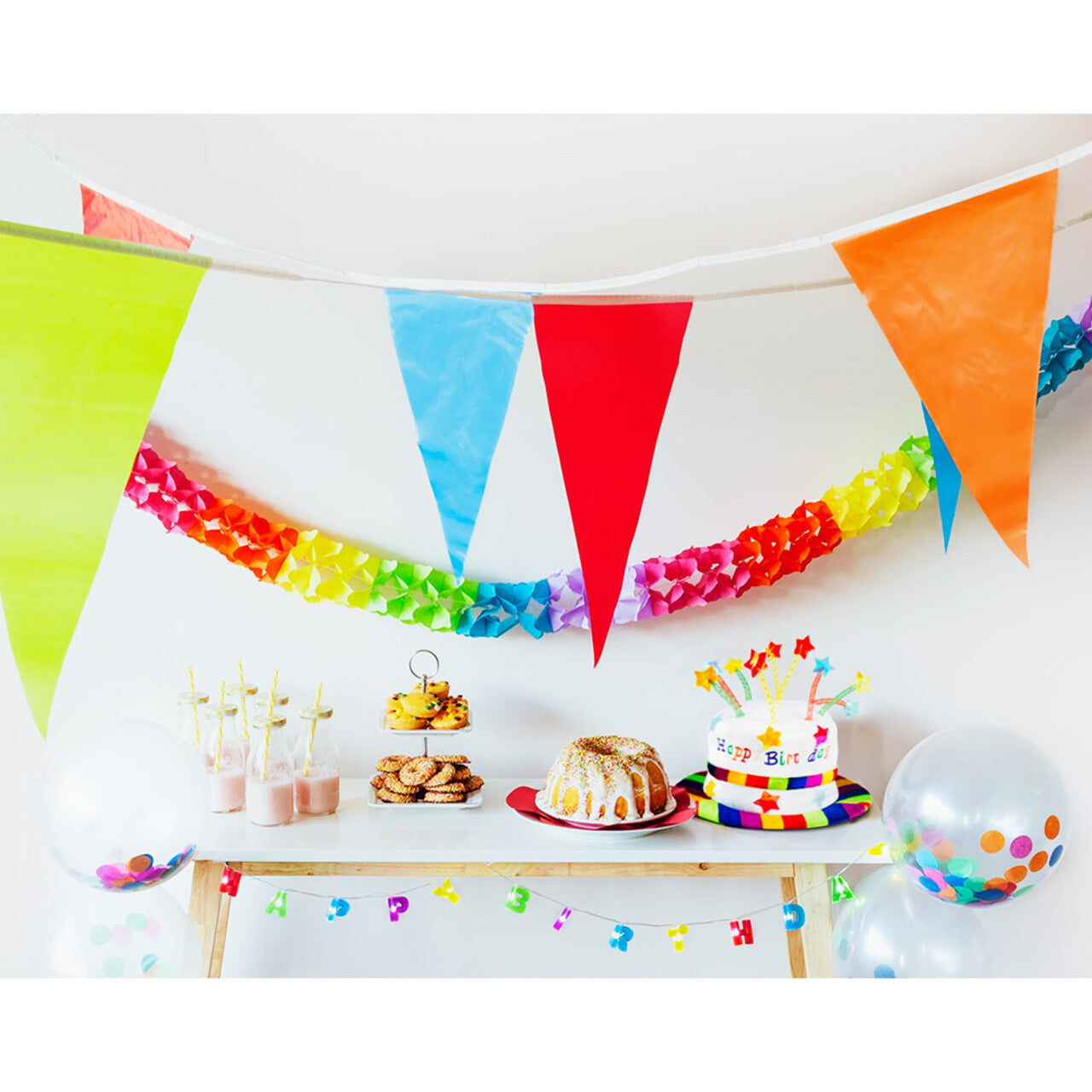 Op deze afbeelding zie je een Decoratie, van het merk Boland. Pe Vlaggenlijn Veelkleurig Birthday Party