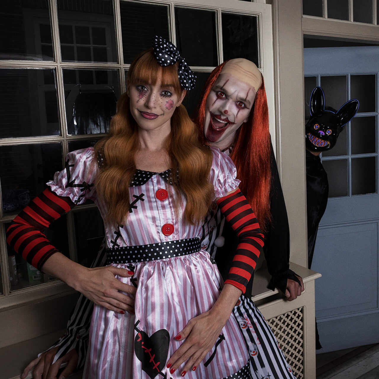 Op deze afbeelding zie je een Accessoires, van het merk Boland. Pruik Killer Clown Rood
