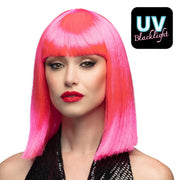 Op deze afbeelding zie je een Accessoires, van het merk Boland. Pruik Club Roze