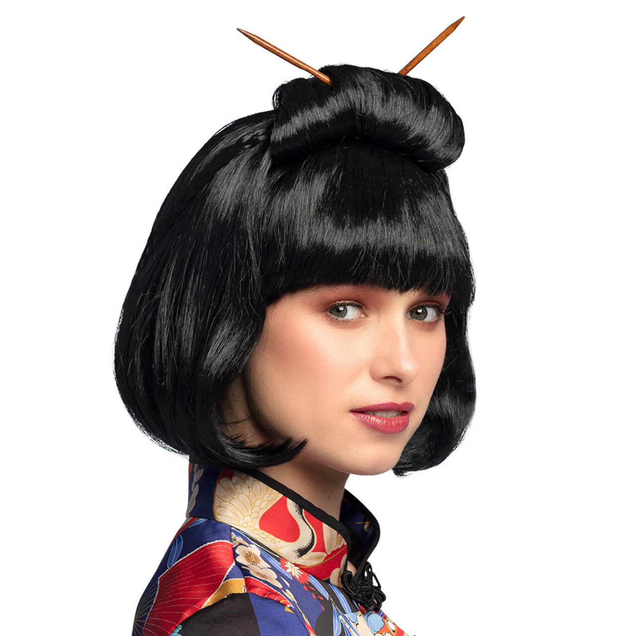 Op deze afbeelding zie je een Kostuums, van het merk Boland. Pruik Chinese Bju Ti Vrouw Kostuum