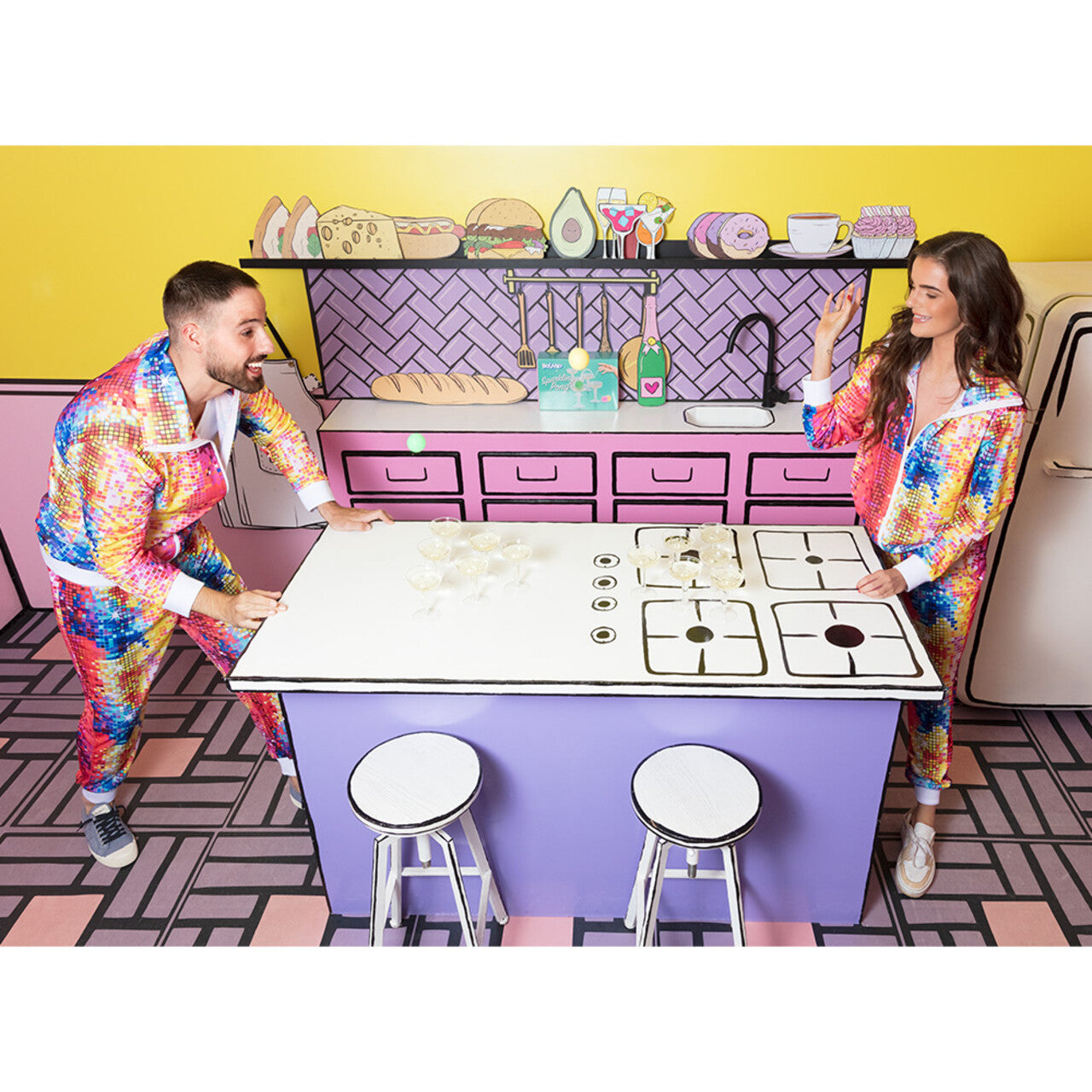 Op deze afbeelding zie je een Kostuums, van het merk Boland. Trainingspak Disco Babe Vrouw Kostuum