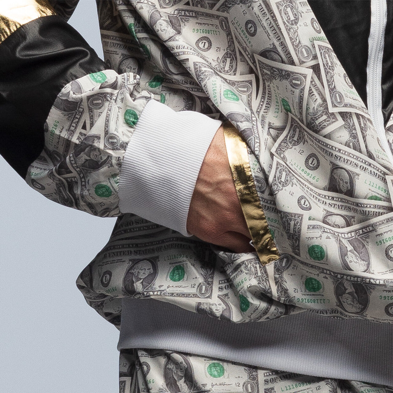 Op deze afbeelding zie je een Kostuums, van het merk Boland. Trainingspak Us Dollar Dude Man Kostuum