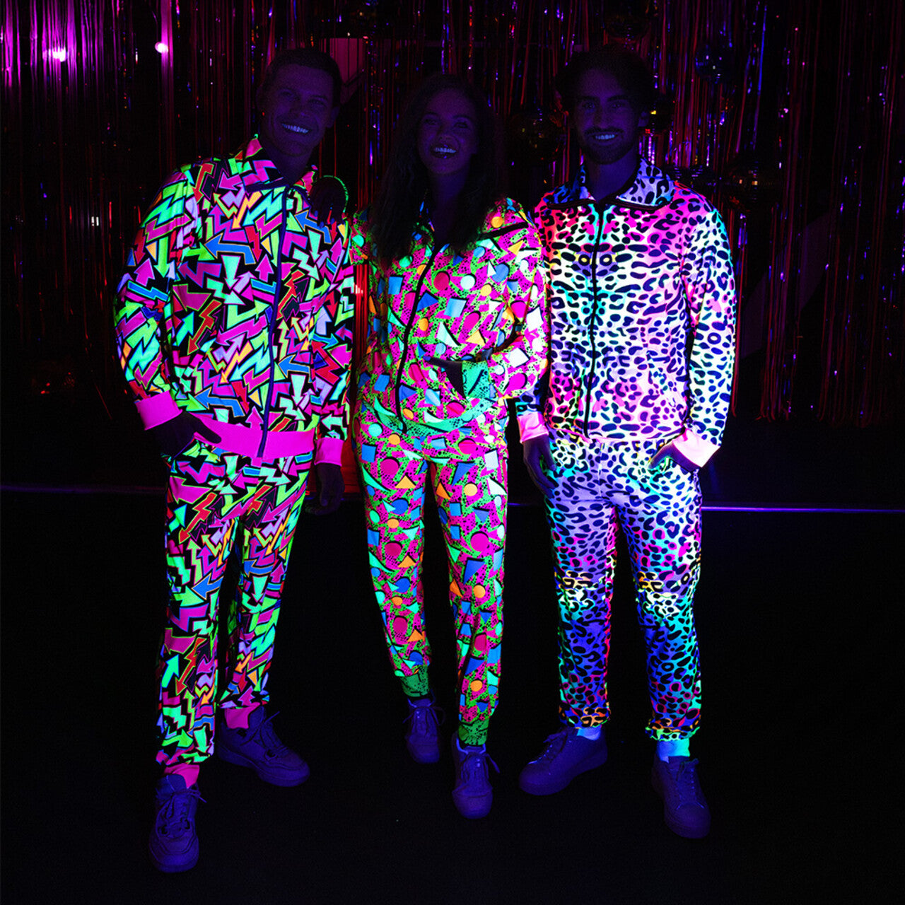 Op deze afbeelding zie je een Kostuums, van het merk Boland. Trainingspak 90s Fresh Prince Of Blacklight Man Kostuum