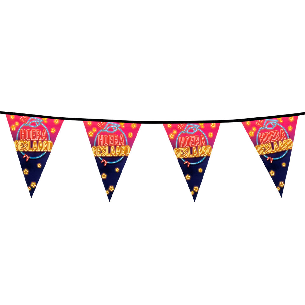 Op deze afbeelding zie je een Decoratie, van het merk Boland. Vlaggenlijn Hoera Geslaagd