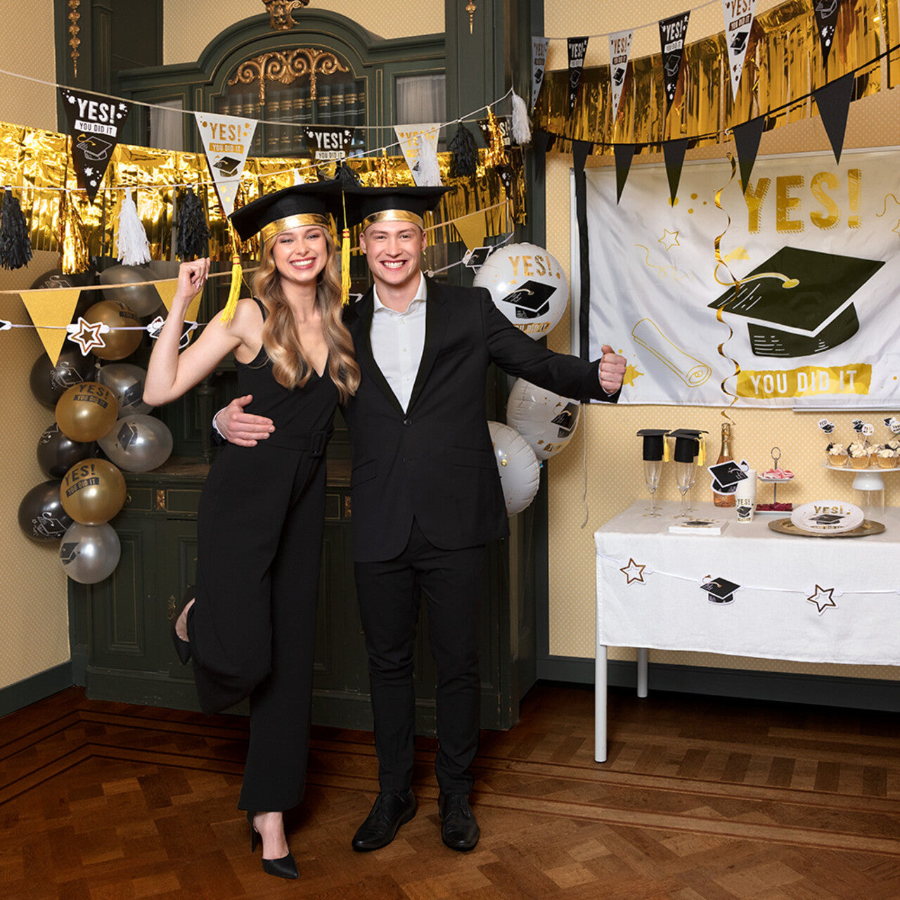 Op deze afbeelding zie je een Decoratie, van het merk Boland. Bordjes Geslaagd Yes! You Did It