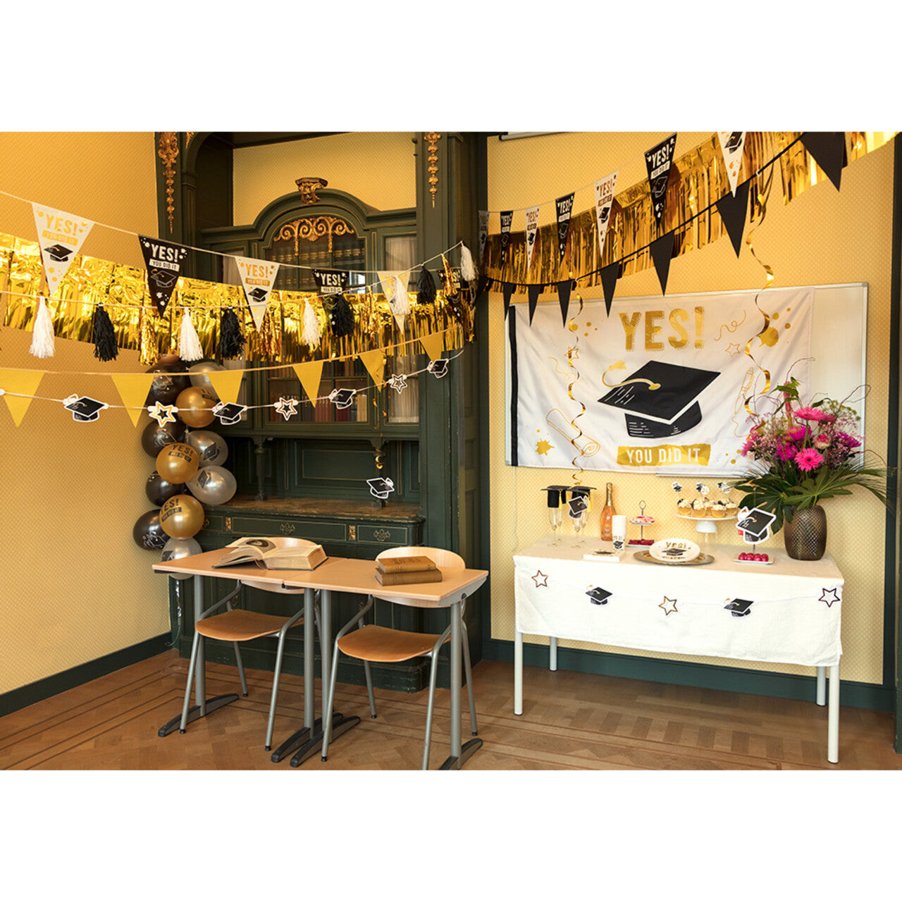 Op deze afbeelding zie je een Decoratie, van het merk Boland. Bekertjes Geslaagd Yes! You Did It