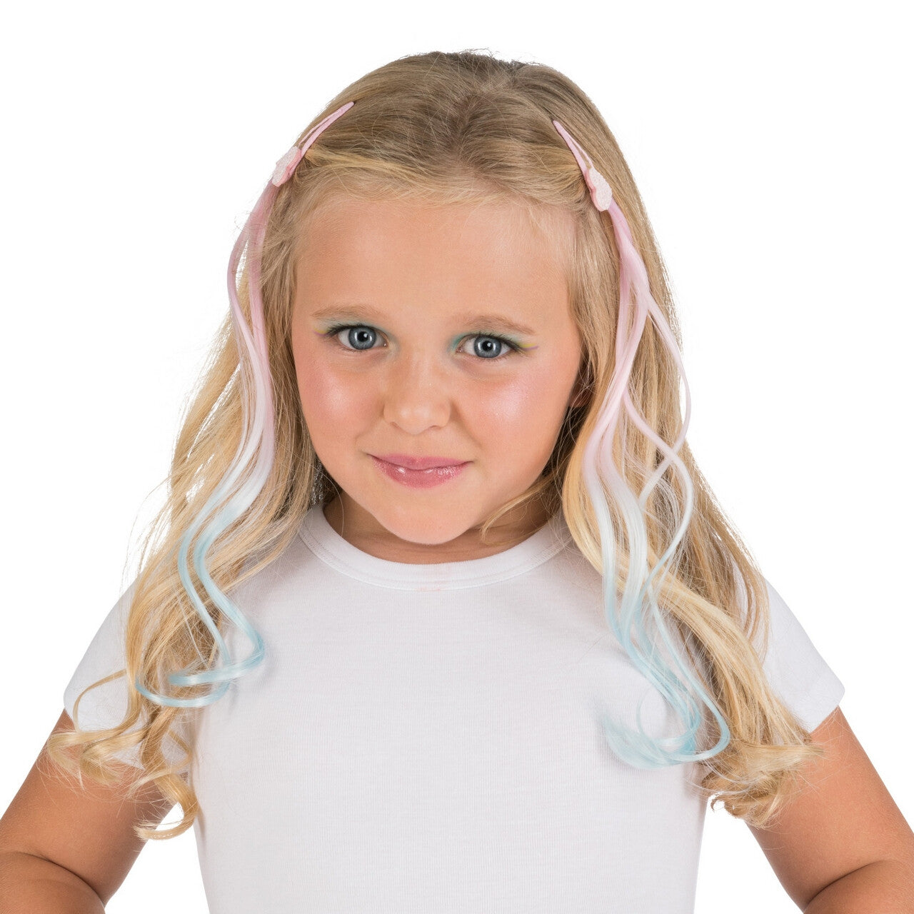 Op deze afbeelding zie je een Accessoires, van het merk Chaks. Haarclip Hart Met Roze En Blauw Haar 2 Stuks