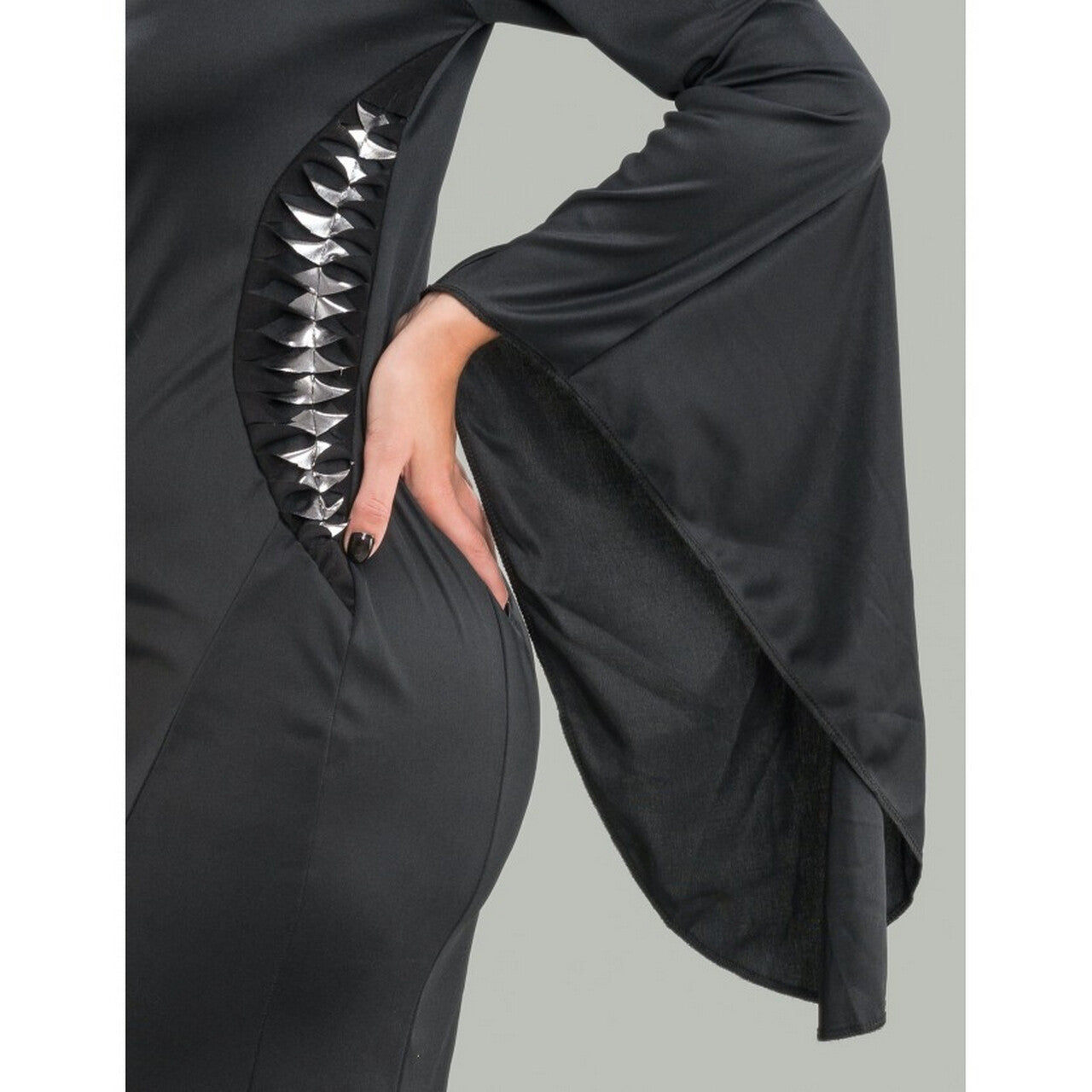Op deze afbeelding zie je een Kostuums, van het merk Chaks. Morticia Adams Best Elegance Vrouw Kostuum