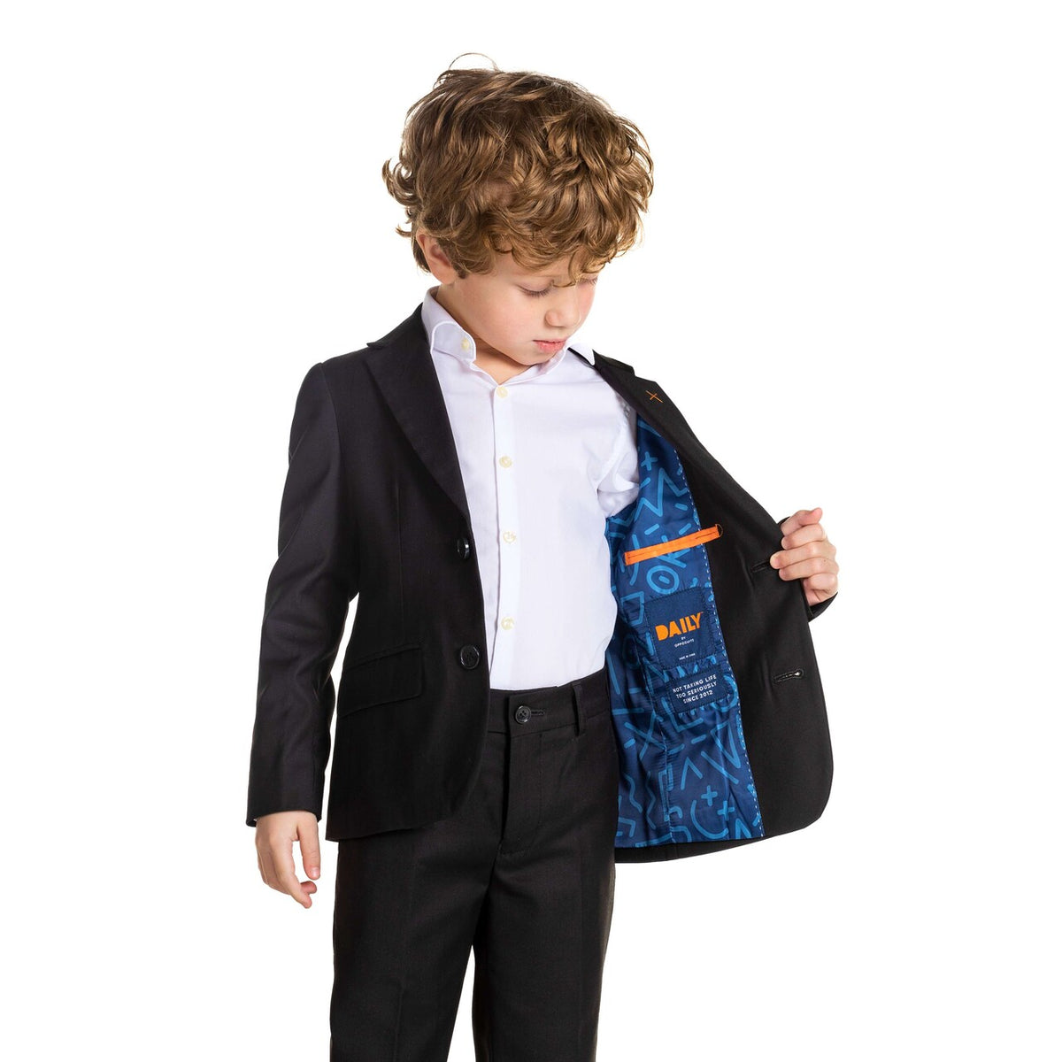Op deze afbeelding zie je een Kostuums, van het merk Opposuits. Boys Daily Deep Black Jongen Kostuum