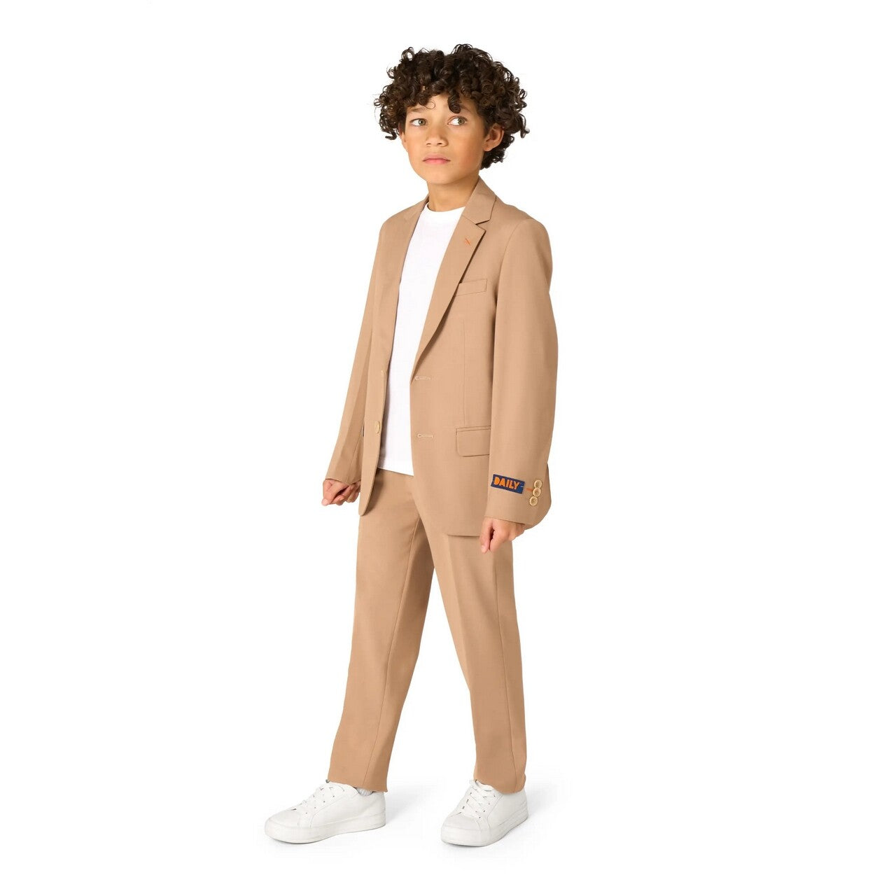 Op deze afbeelding zie je een Kostuums, van het merk Opposuits. Daily Dark Sand Jongen Kostuum