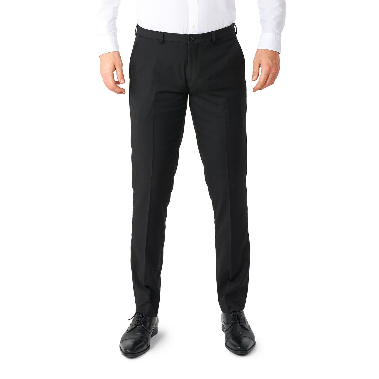 Op deze afbeelding zie je een Kostuums, van het merk Opposuits. Strak In Een Zwart Net Pak Man