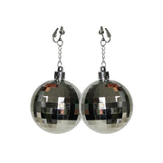 Op deze afbeelding zie je een Accessoires, van het merk Funny Fashion. Disco Bal Oorbellen Donna Summer