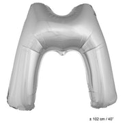 Op deze afbeelding zie je een Decoratie, van het merk Funny Fashion. Folie Ballon Letter M Zilver XL 102cm (Leeg)
