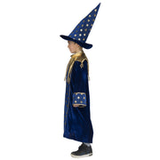 Op deze afbeelding zie je een Kostuums, van het merk Funny Fashion. Tovenaar Meester Van Het Heelal Kind Kostuum