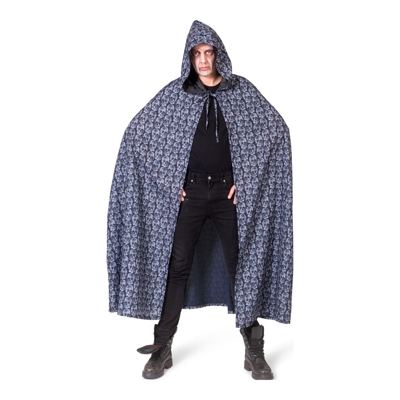 Op deze afbeelding zie je een Kostuums, van het merk Funny Fashion. Grijze Doodskoppen Van De Graver Cape