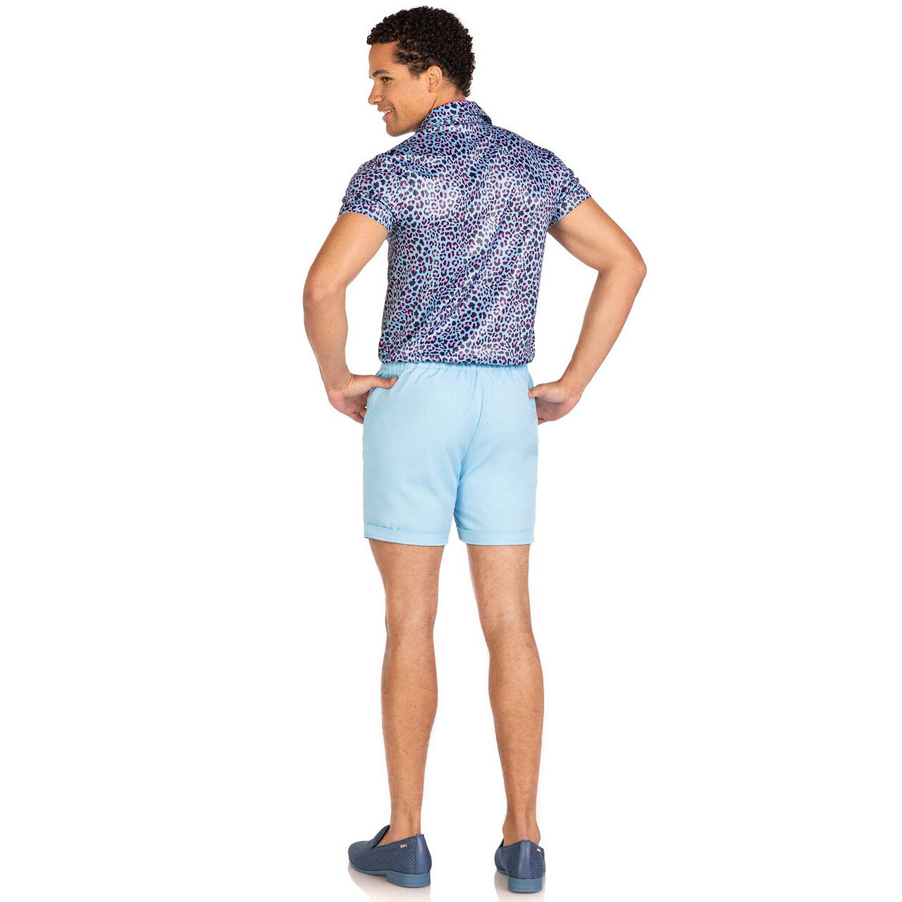 Op deze afbeelding zie je een Kostuums, van het merk Leg Avenue. Mr Ken Malibu Man Kostuum