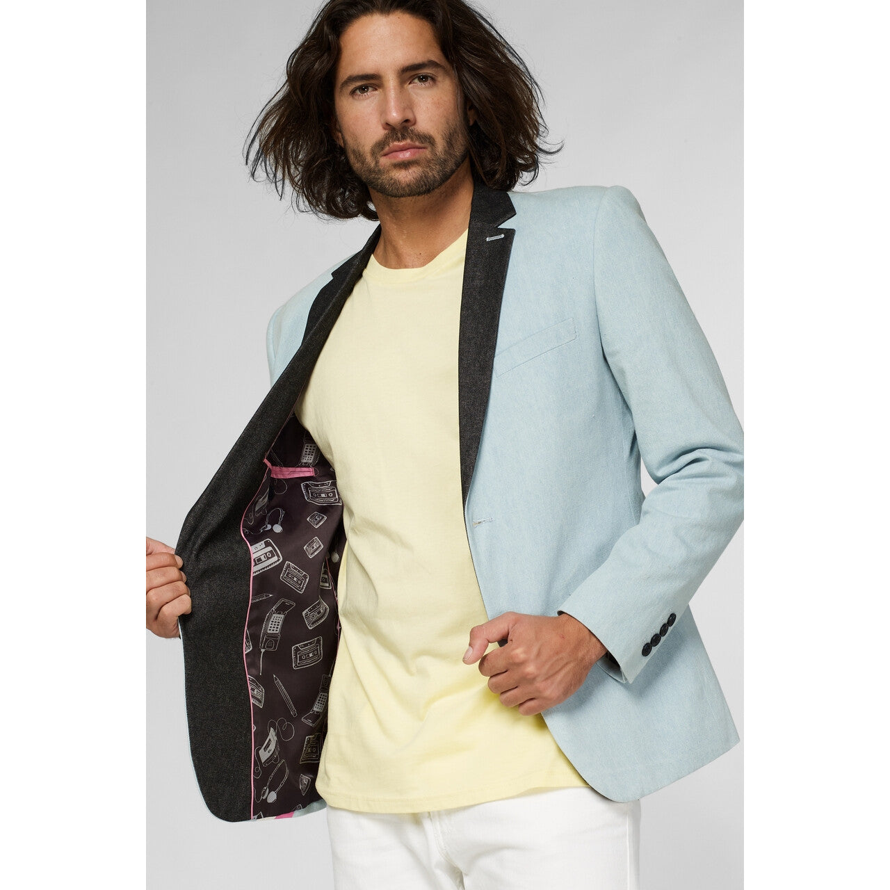 Op deze afbeelding zie je een Kostuums, van het merk Opposuits. Bliksem Stoere Retro Jas Man