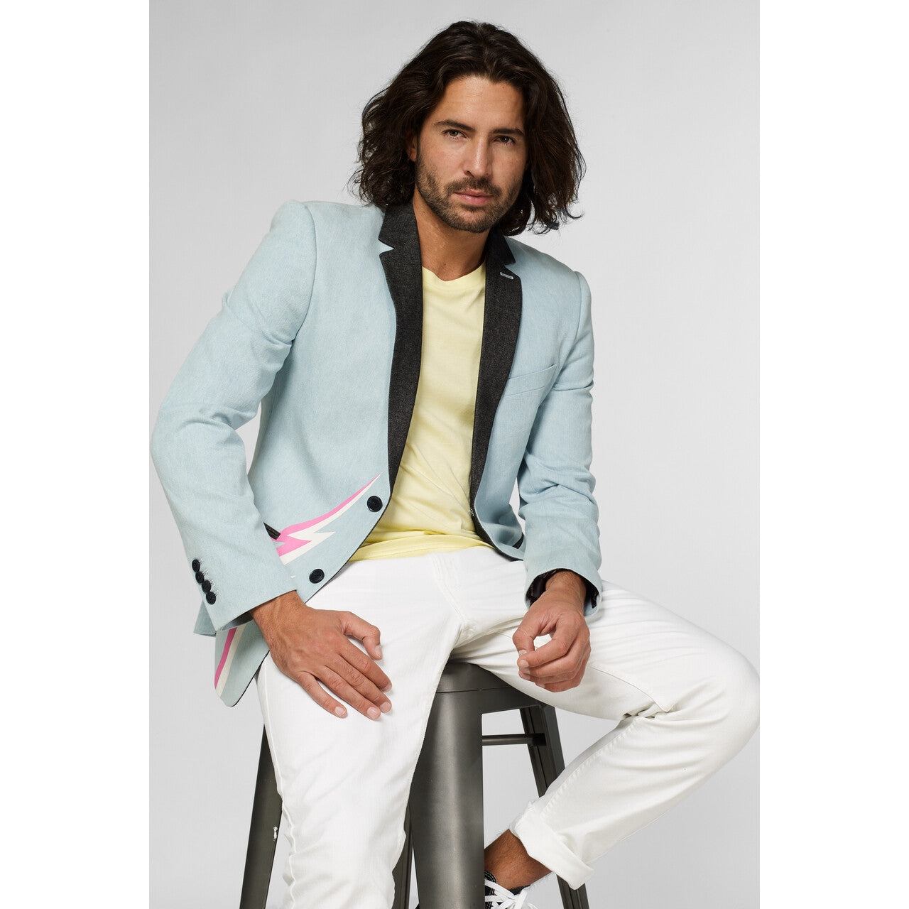 Op deze afbeelding zie je een Kostuums, van het merk Opposuits. Bliksem Stoere Retro Jas Man