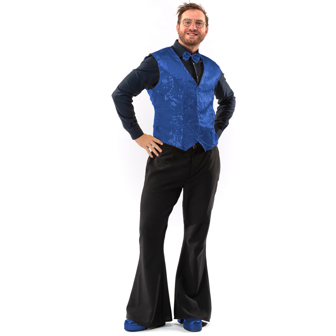 Op deze afbeelding zie je een Kostuums, van het merk Original Replicas. Paillettenvest Met Strik Blue Monday Man