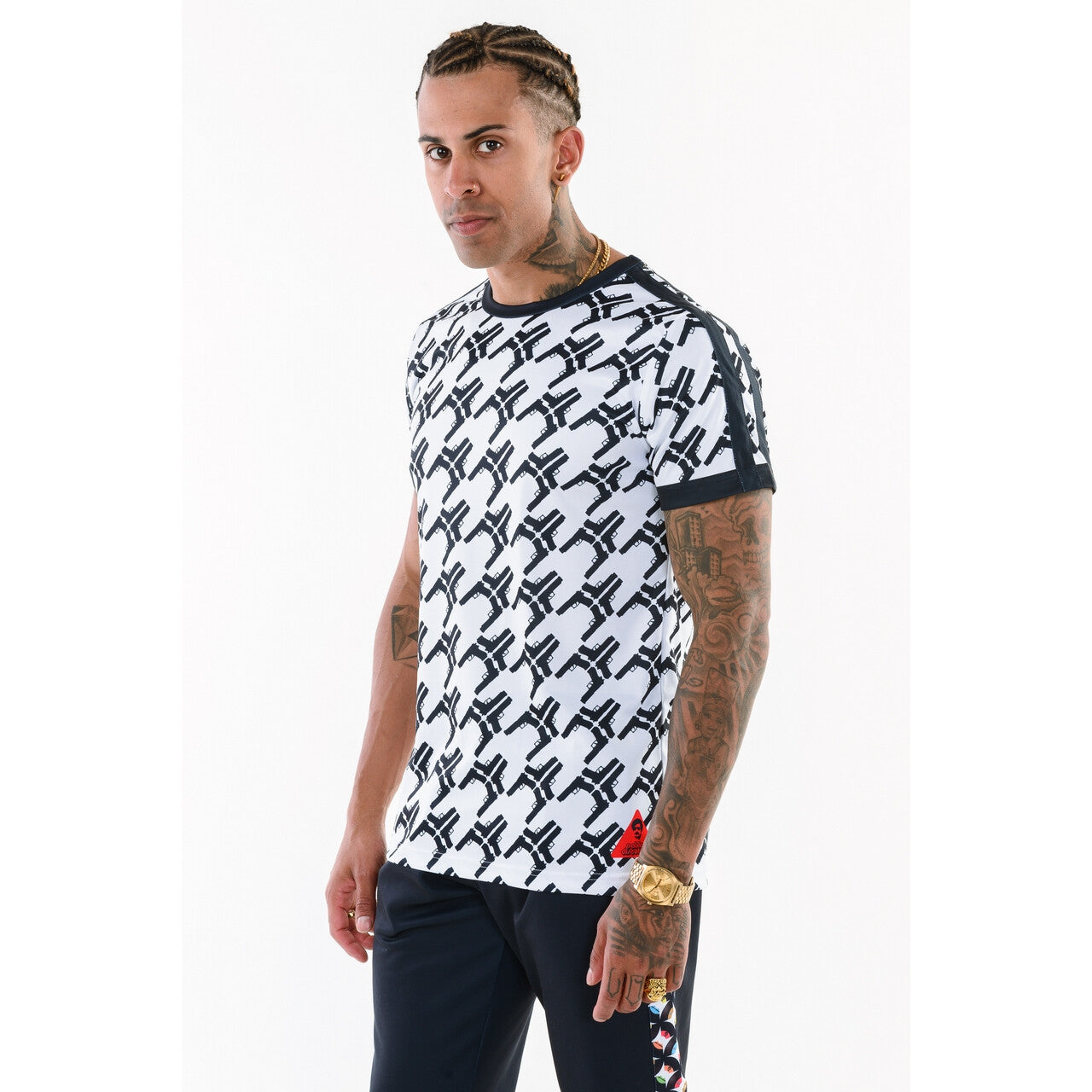Op deze afbeelding zie je een Kostuums, van het merk Original Replicas. Pablo Discobar Shirt Pied De Pistola