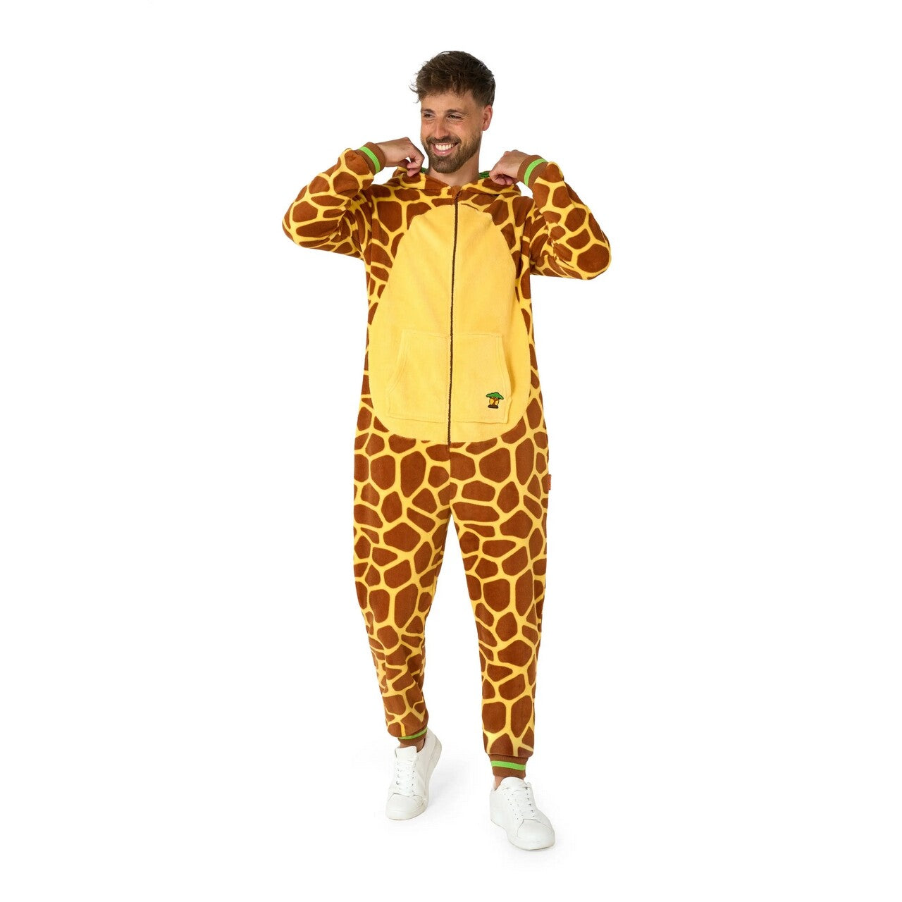 Op deze afbeelding zie je een Kostuums, van het merk Opposuits. Geer De Giraffe Onesie Man Kostuum