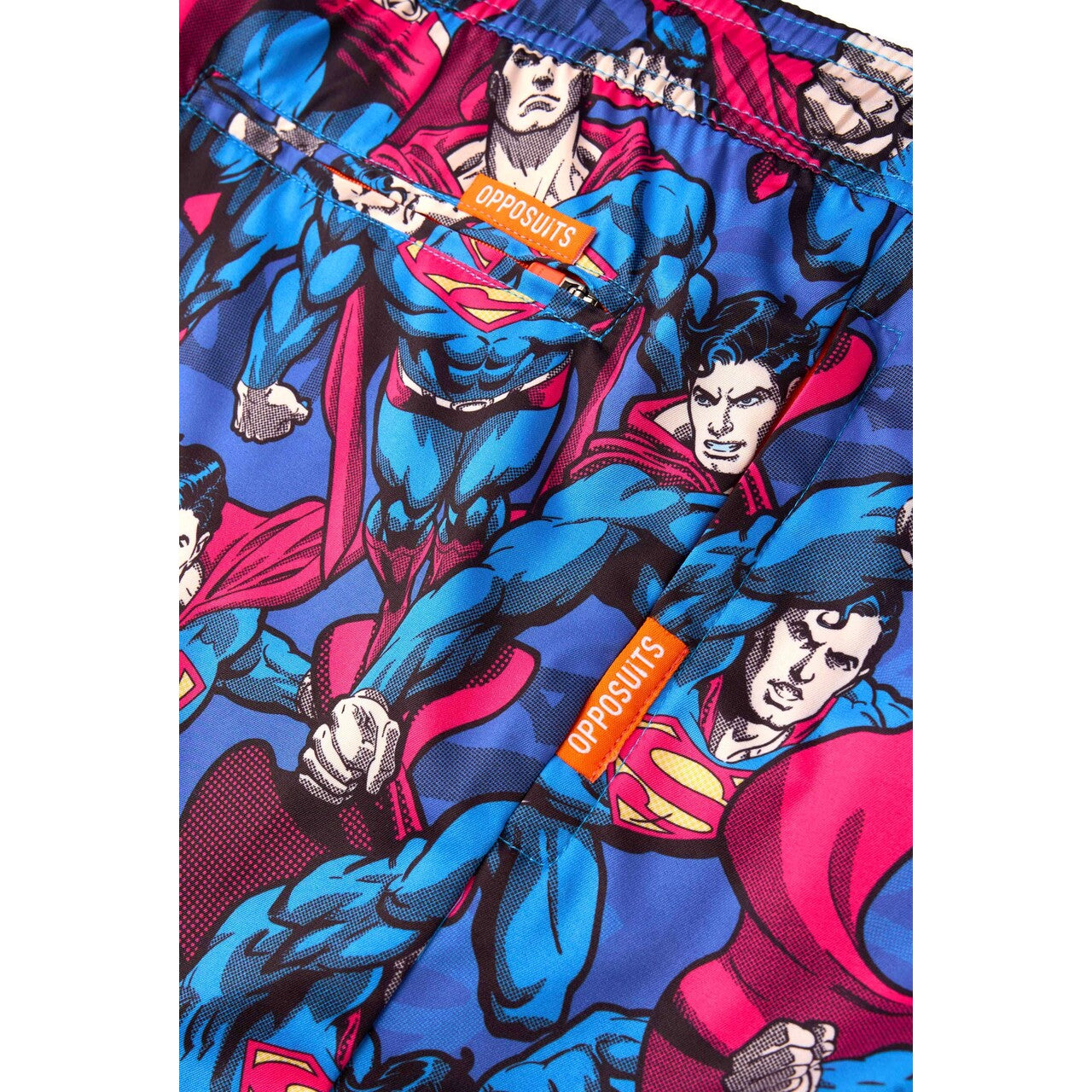 Op deze afbeelding zie je een Kostuums, van het merk Opposuits. The Man Of Steel Kostuum