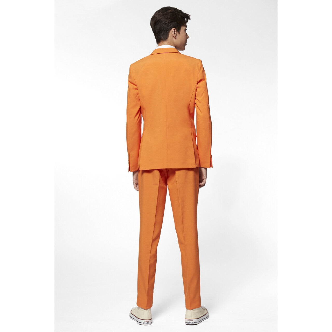 Op deze afbeelding zie je een Kostuums, van het merk Opposuits. Onoverwinnelijk In Oranje Jongen Kostuum