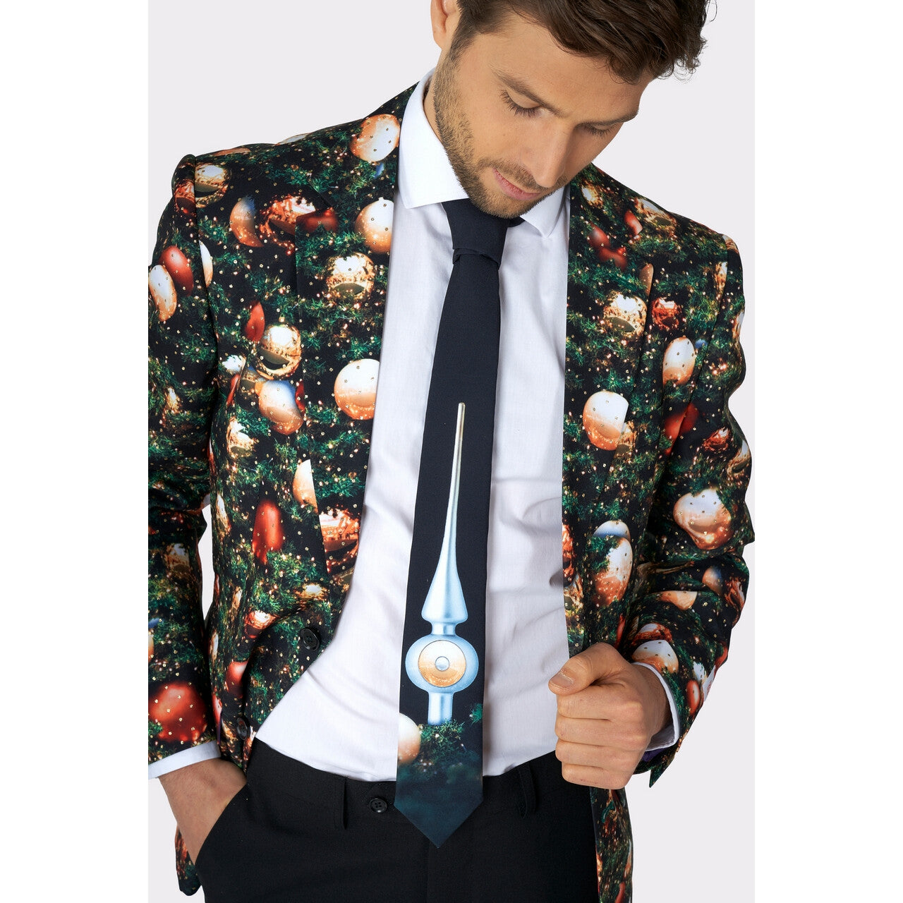 Op deze afbeelding zie je een Kostuums, van het merk Opposuits. Shine Pine Hang Out Your Balls Opposuit Man Kostuum